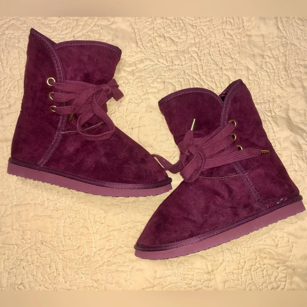 Old Navy Fur Lined Boots โค๏ธ๐ - Picture 1 of 12